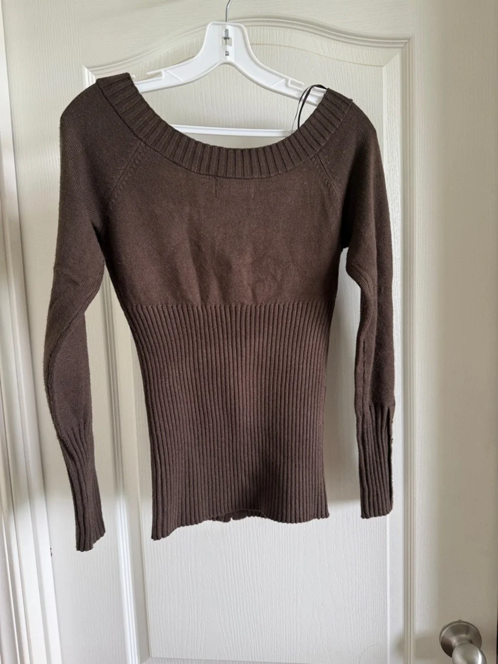 101-B. GUESS Chocolate Brown Off-the-Shoulder Zip Ribbed Sweater. Size M - Picture 6 of 7